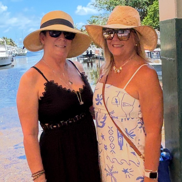 Meet your Posher, Annette Poshmark Ambassador - Picture 2 of 7